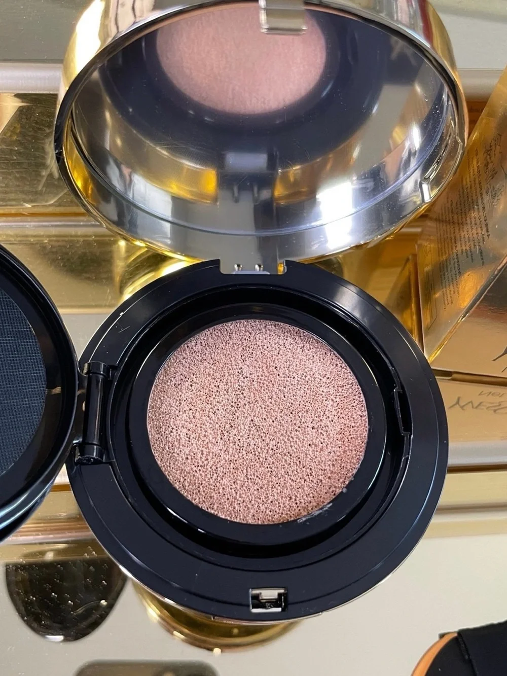 Yves Saint Laurent Le Cushion Encre Le Peau in Shade 10 NIB